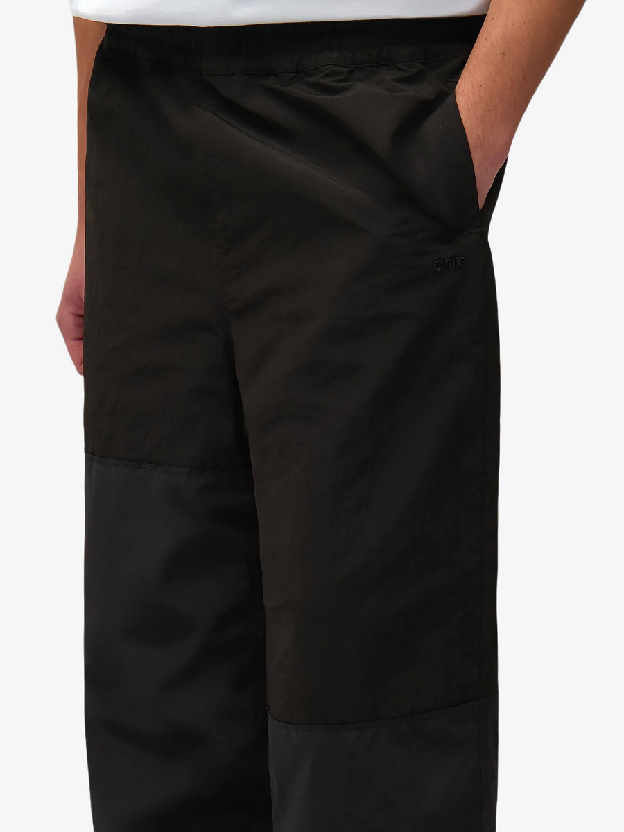 ARTE ANTWERP — Штаны Squared Track Pant Black
