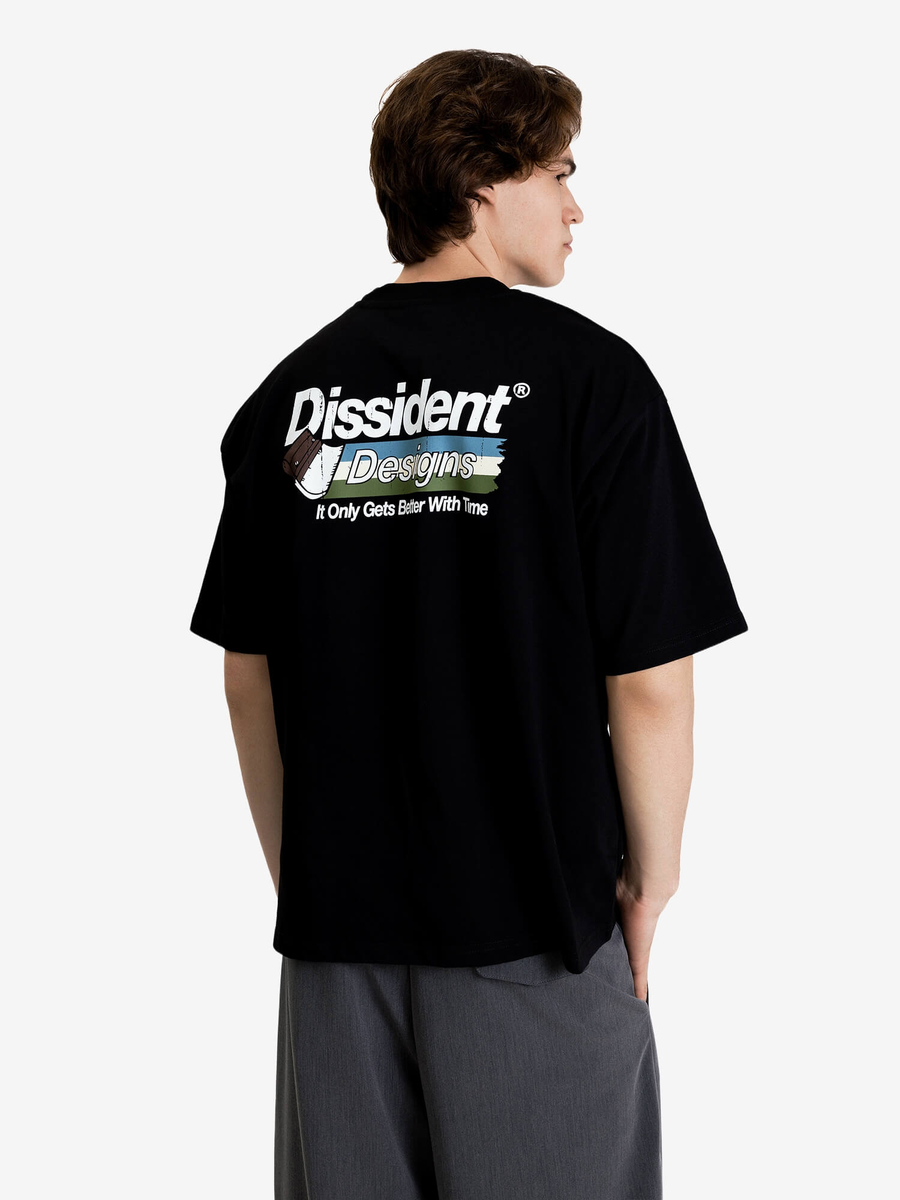 DISSIDENT — Футболка Print Works Tee in Black