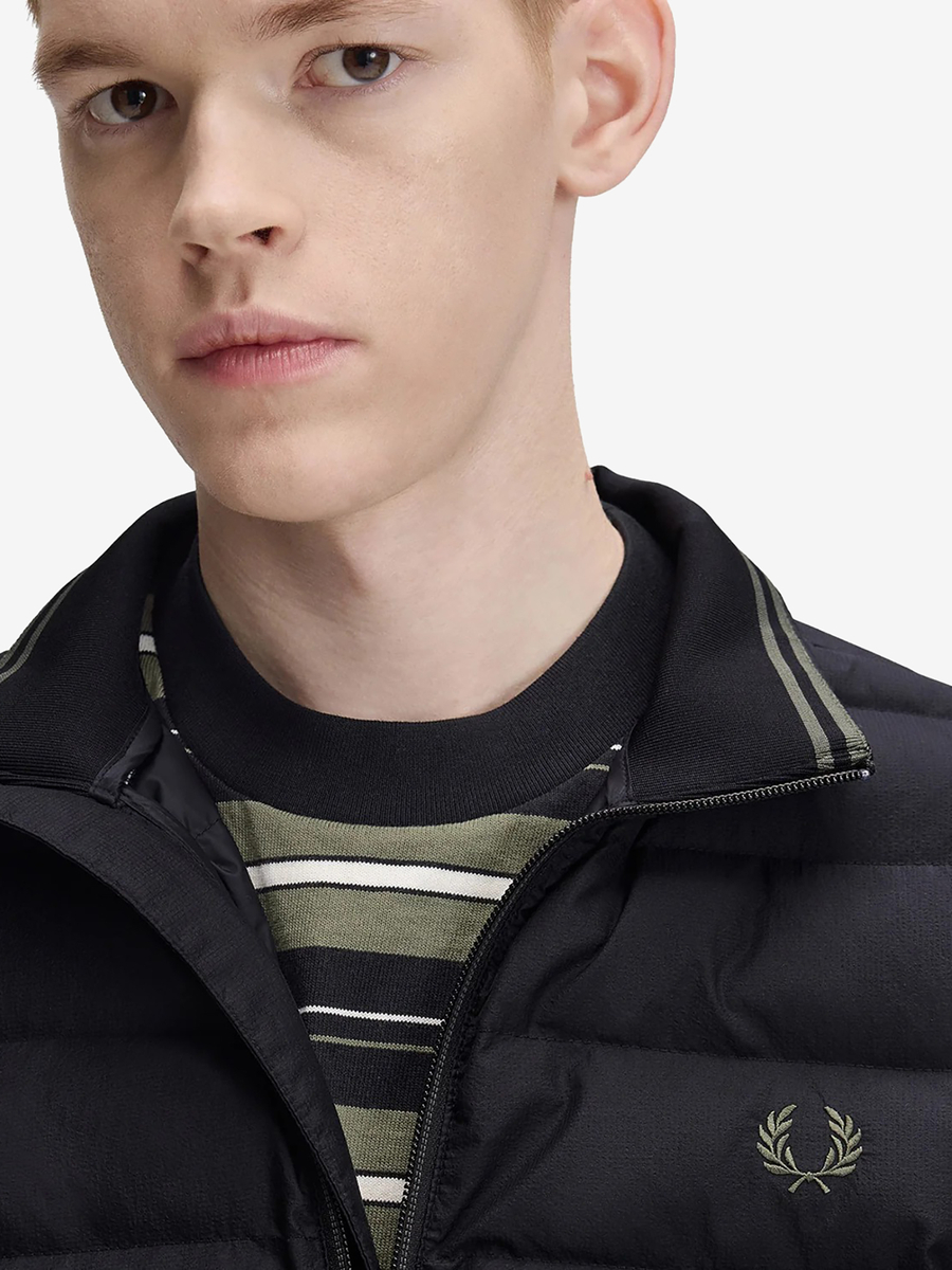 FRED PERRY — Куртка Raglan Sleeve Padded Jacket Black