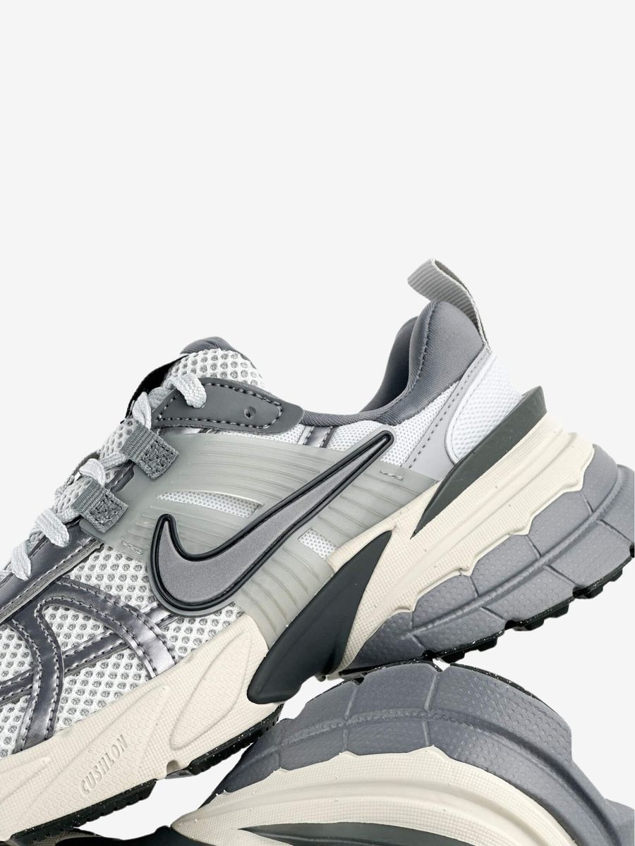 NIKE — Кроссовки V2K RUN Pure Platinum/Wolf Gray
