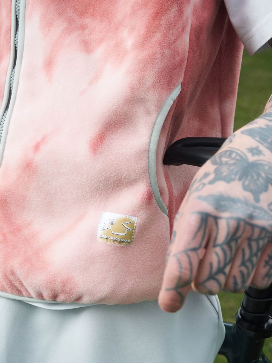 CALLED A GARMENT — Жилетка Wilderness Tie-Dye коралловые оттенки