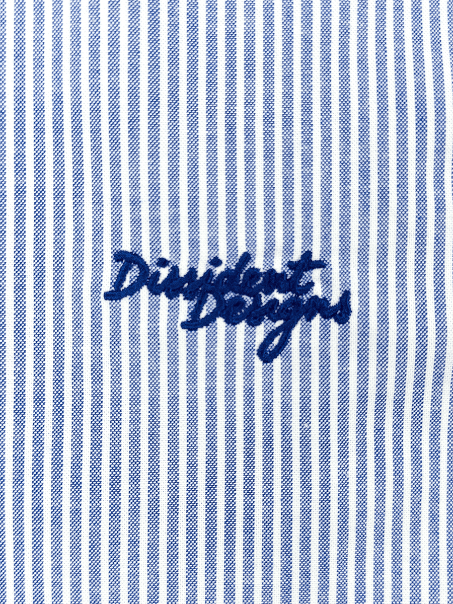 DISSIDENT — Рубашка Script Oxford Pocket Short in White/Navy