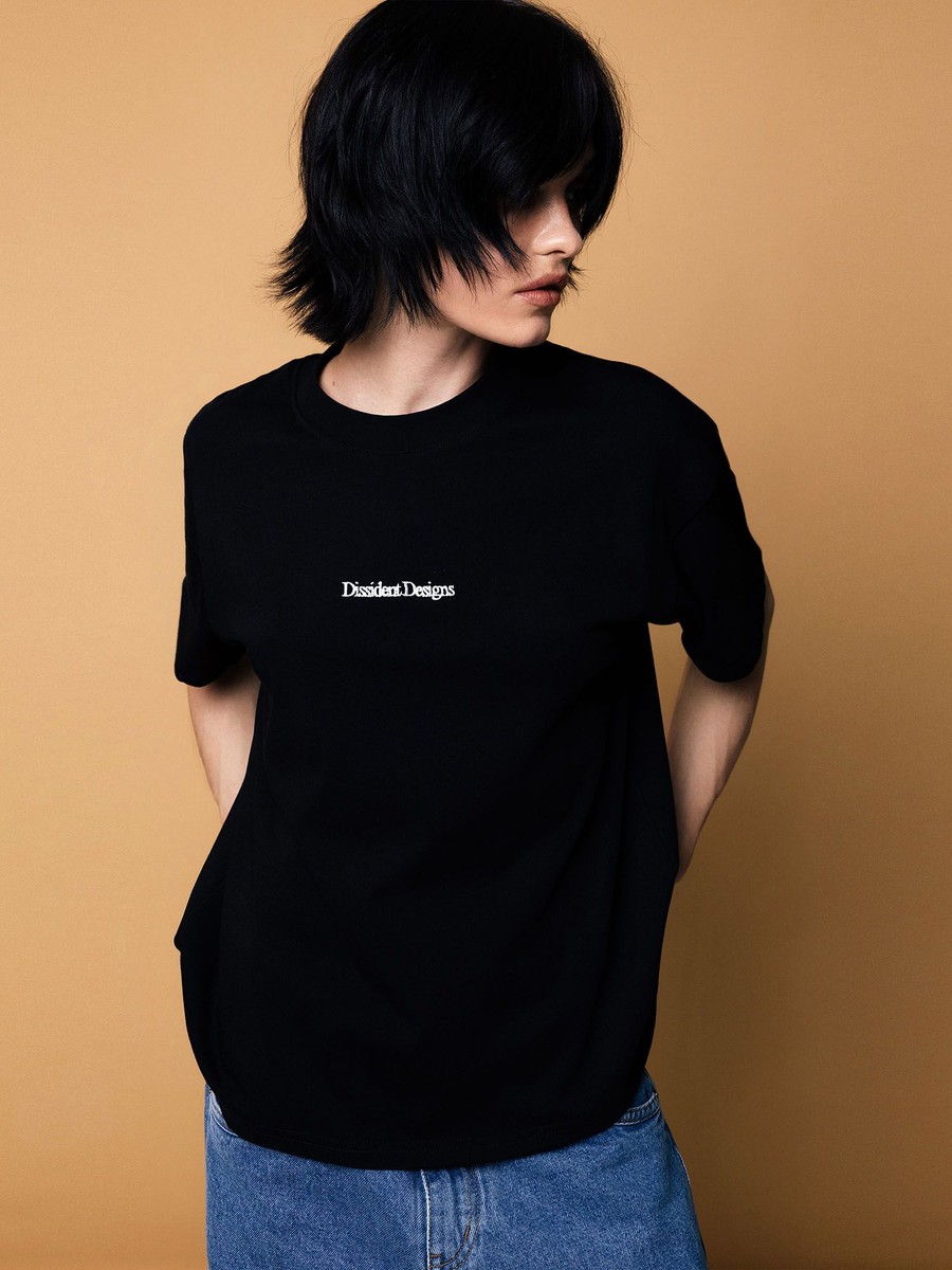 DISSIDENT — Футболка DD Logo Tee in Black