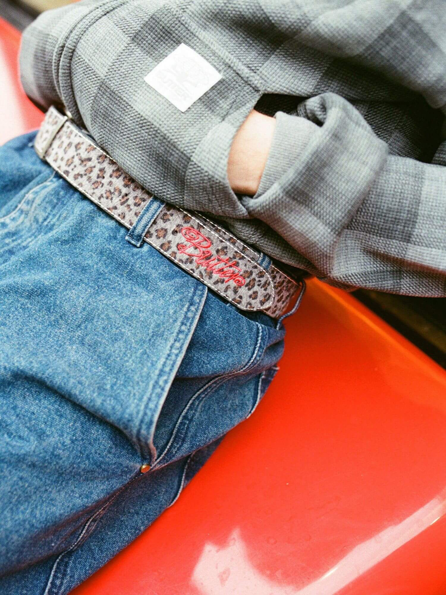 BUTTER GOODS — Ремень Animal Hide Belt Grey Leopard