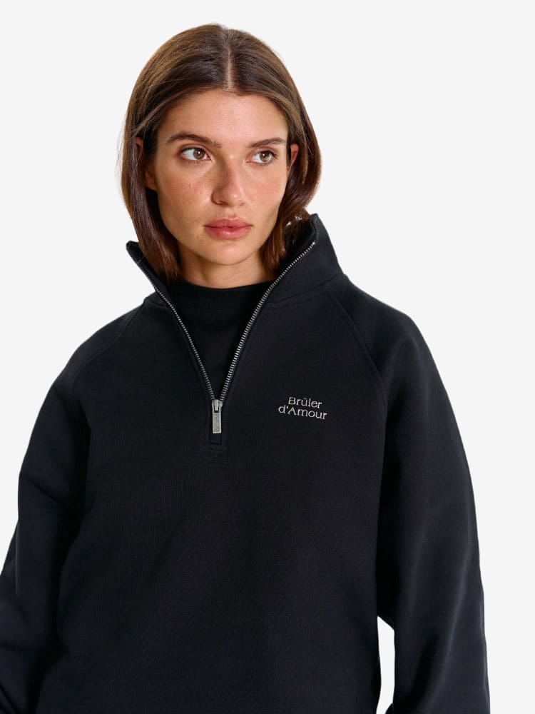 BRÛLER D’AMOUR — Свитшот Half-Zip Logo de Base 01 Black