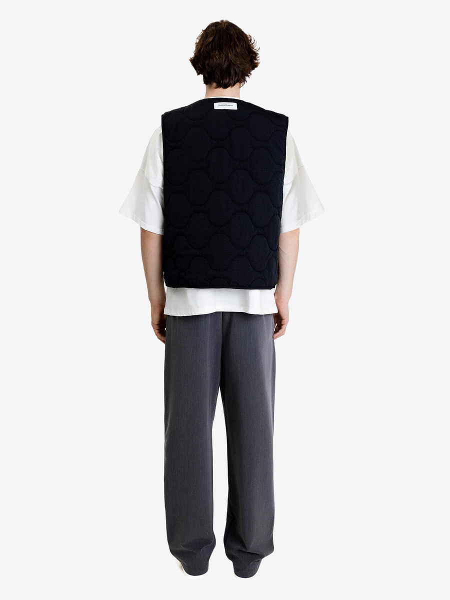 DISSIDENT — Жилетка Quilted Marble Vest in Black