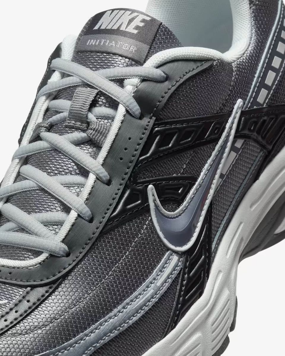 NIKE — Кроссовки Initiator SC Anthracite/Smoke Grey/Metallic Cool Grey