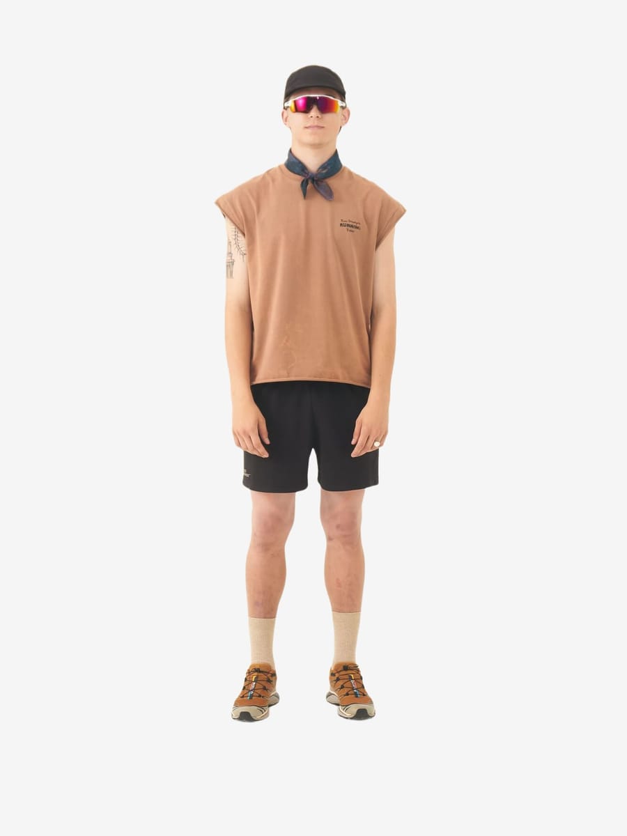 CALLED A GARMENT — Майка Grandpa's Running Выстиранный коричневый