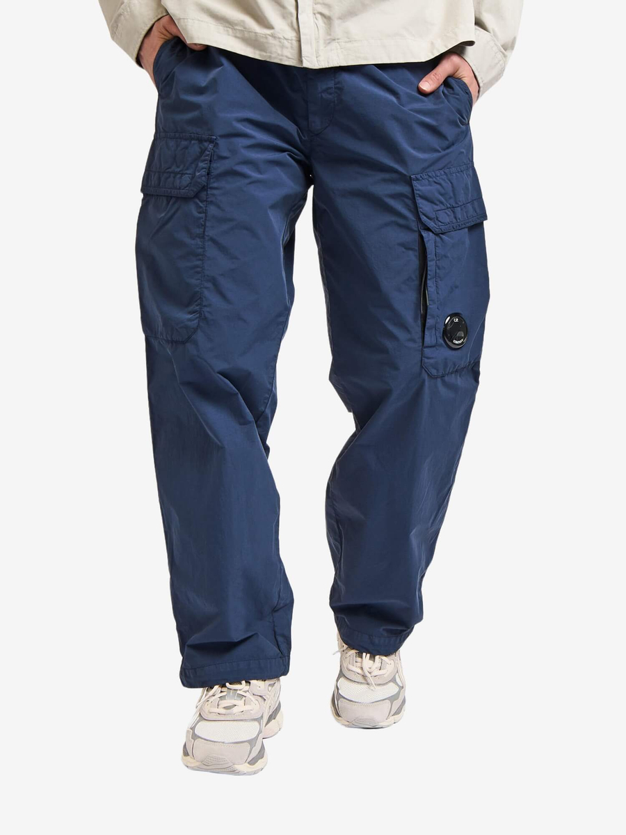 C.P. COMPANY — Штаны Flatt Nylon Loose Cargo Lens Pants Midnight Navy