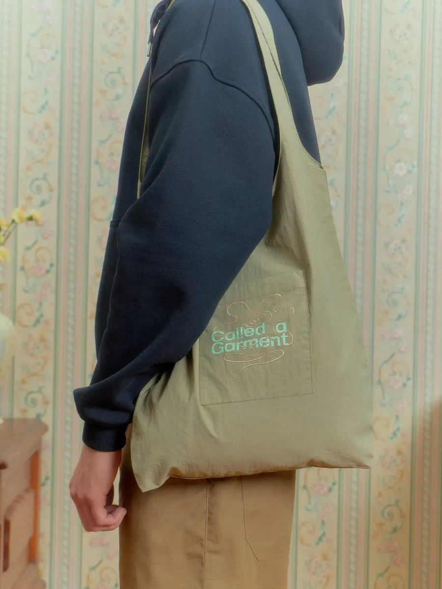 CALLED A GARMENT — Шопер Autre Tote Bag Пыльно-оливковый
