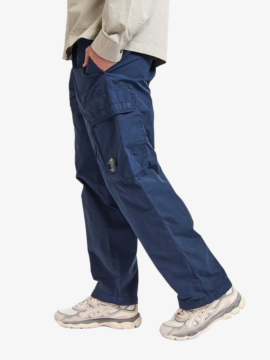 C.P. COMPANY — Штаны Flatt Nylon Loose Cargo Lens Pants Midnight Navy
