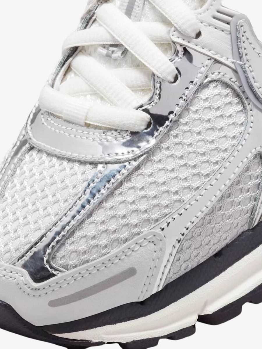 NIKE — Кроссовки W Zoom Vomero 5 Photon Dust/Sail Chrome