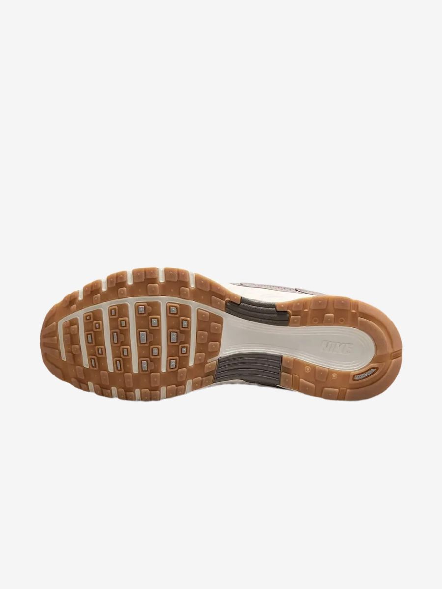 NIKE — Кроссовки P6000 SE College Grey/Cave Stone/Brown