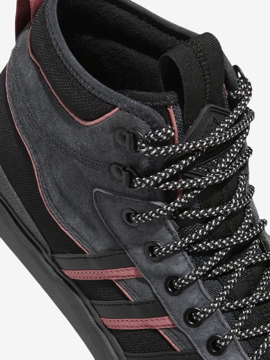 ADIDAS ORIGINALS — Akando ATR Boots Core Black/Red/Carbon