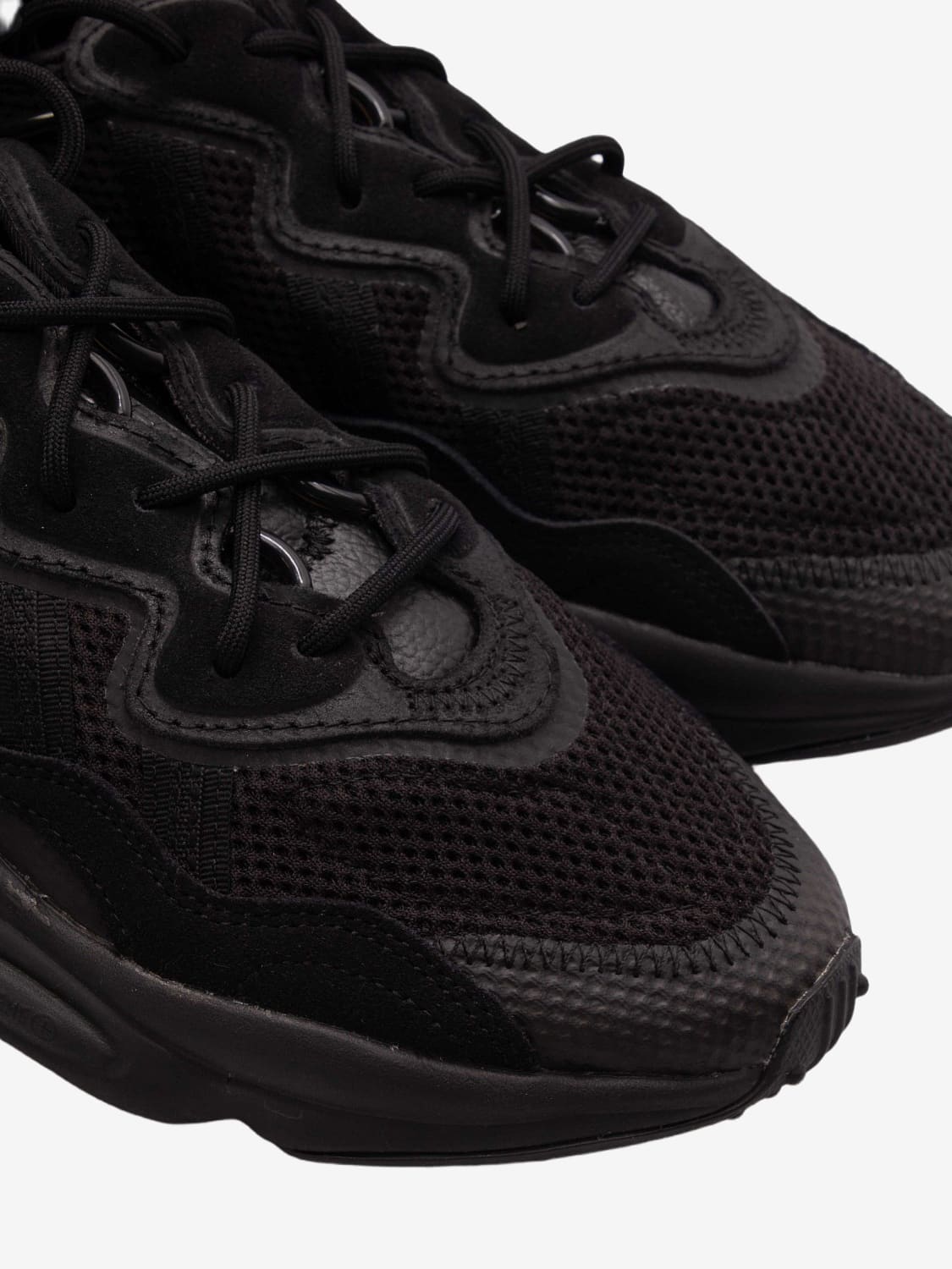 ADIDAS ORIGINALS — Ozweego Core Black/ Grey Five