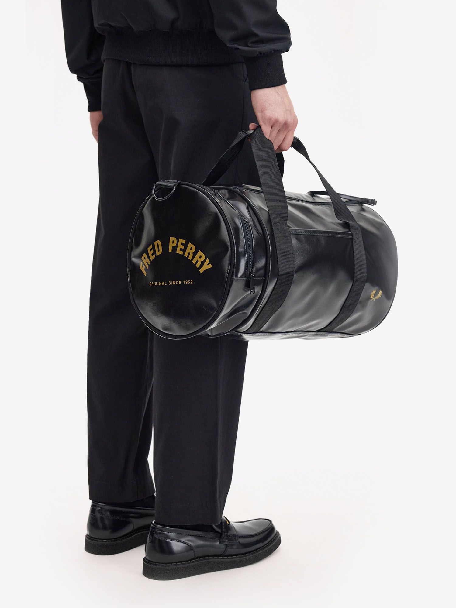 FRED PERRY — Сумка Tonal Barrel Bag Black/Gold
