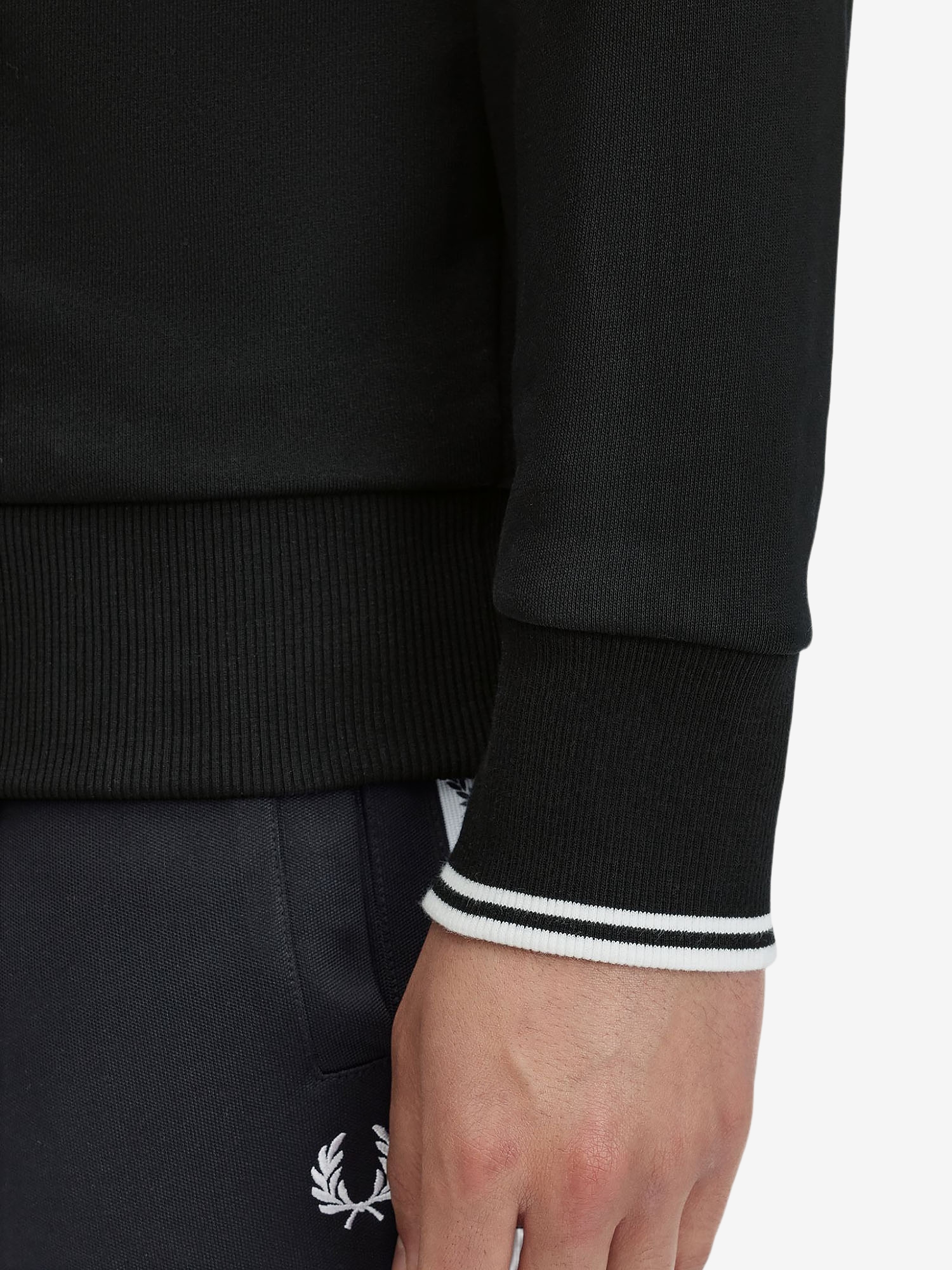 FRED PERRY — Свитшот Half Zip Black/White
