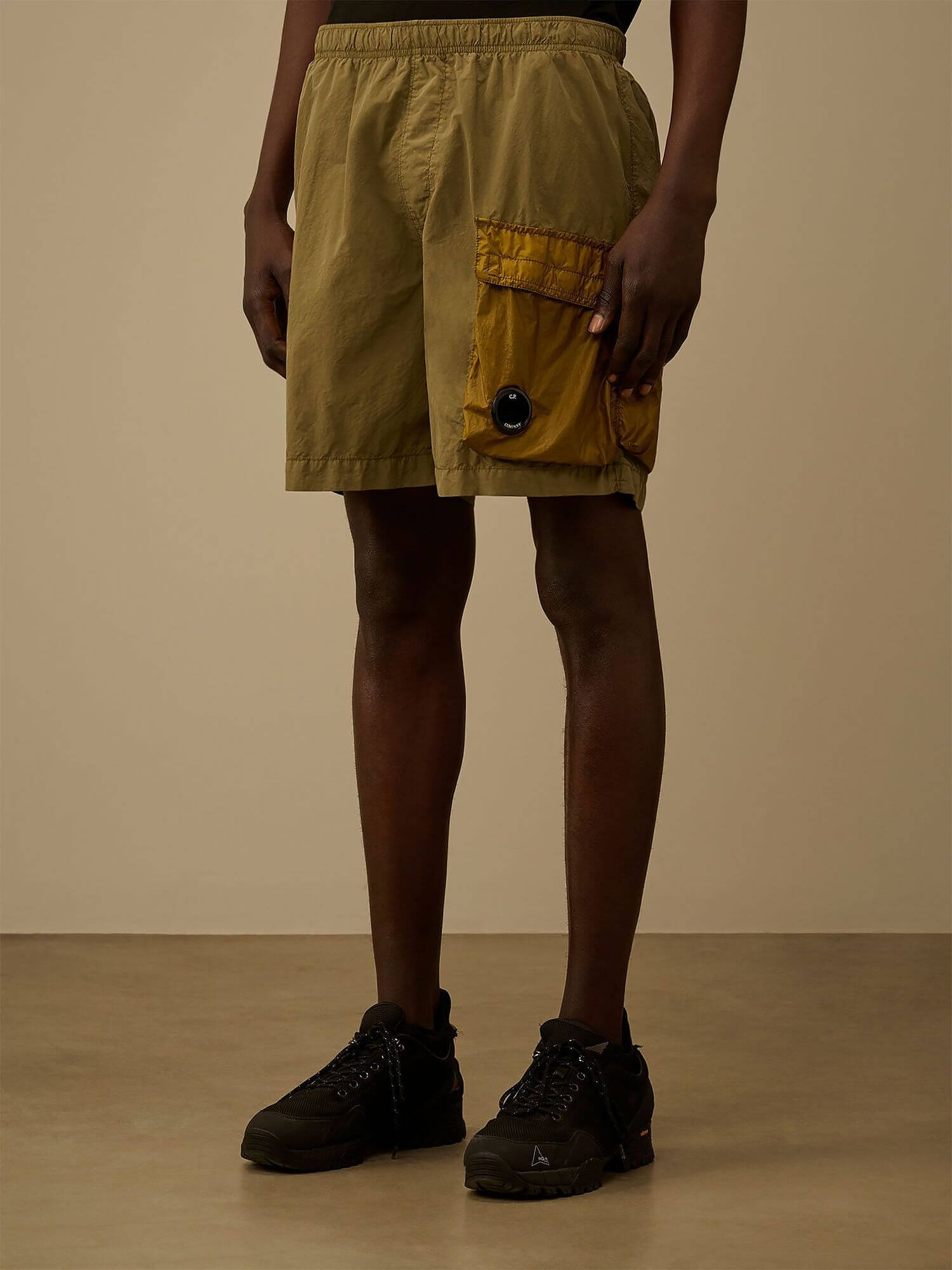 C.P. COMPANY — Шорты Flatt Nylon Mixed Lens Cargo Swim Shorts Dried Herb