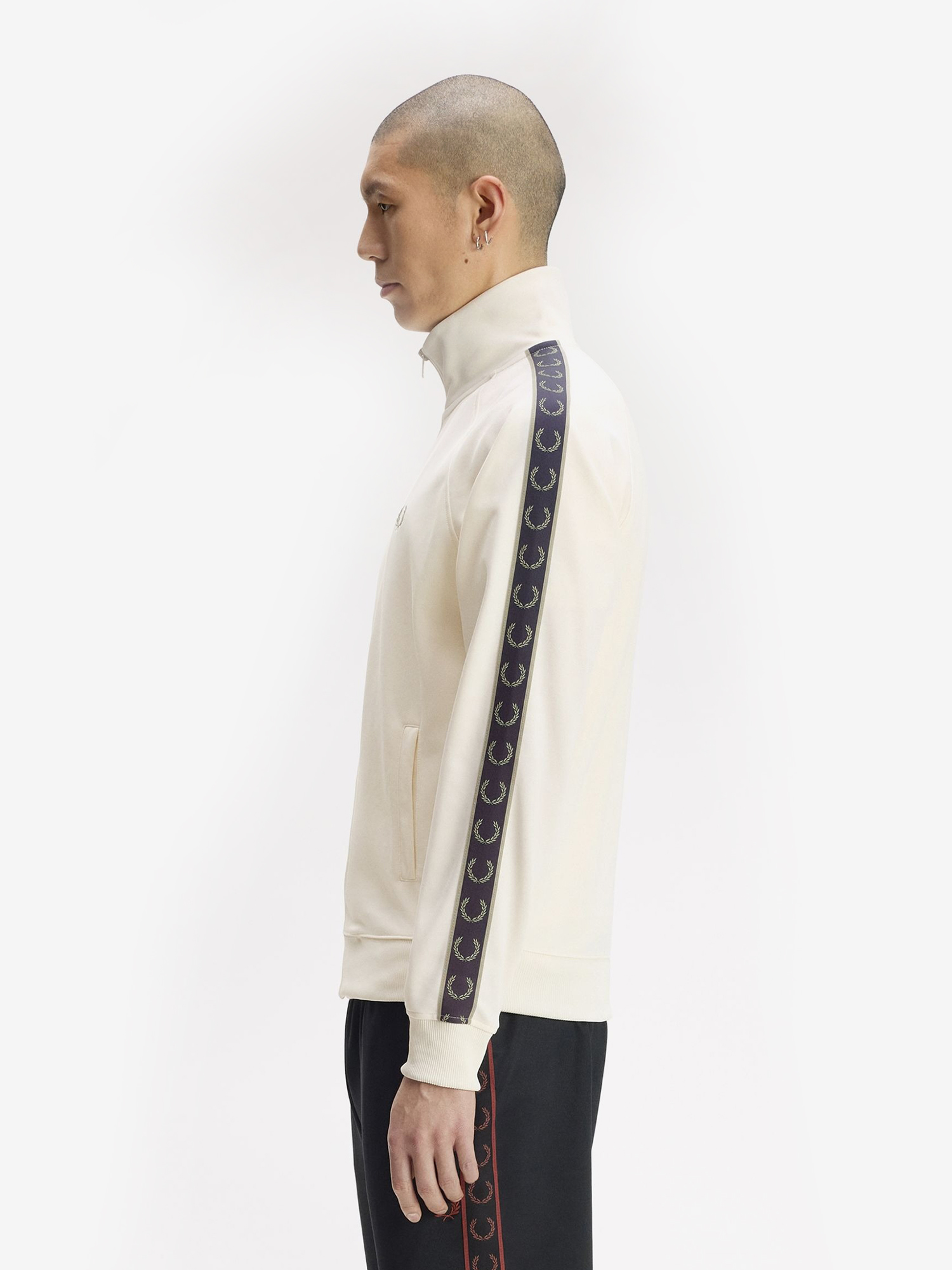 FRED PERRY — Олимпийка Contrast Tape Track Jacket Ecru