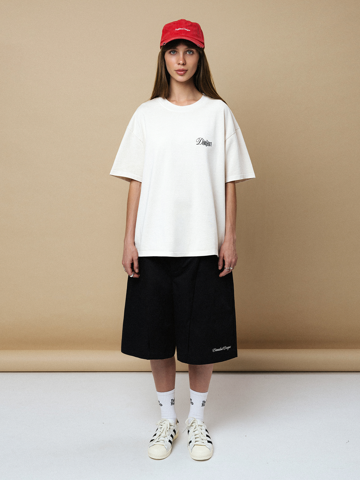 DISSIDENT — Футболка Orientierung Dyed Tee in Champagne