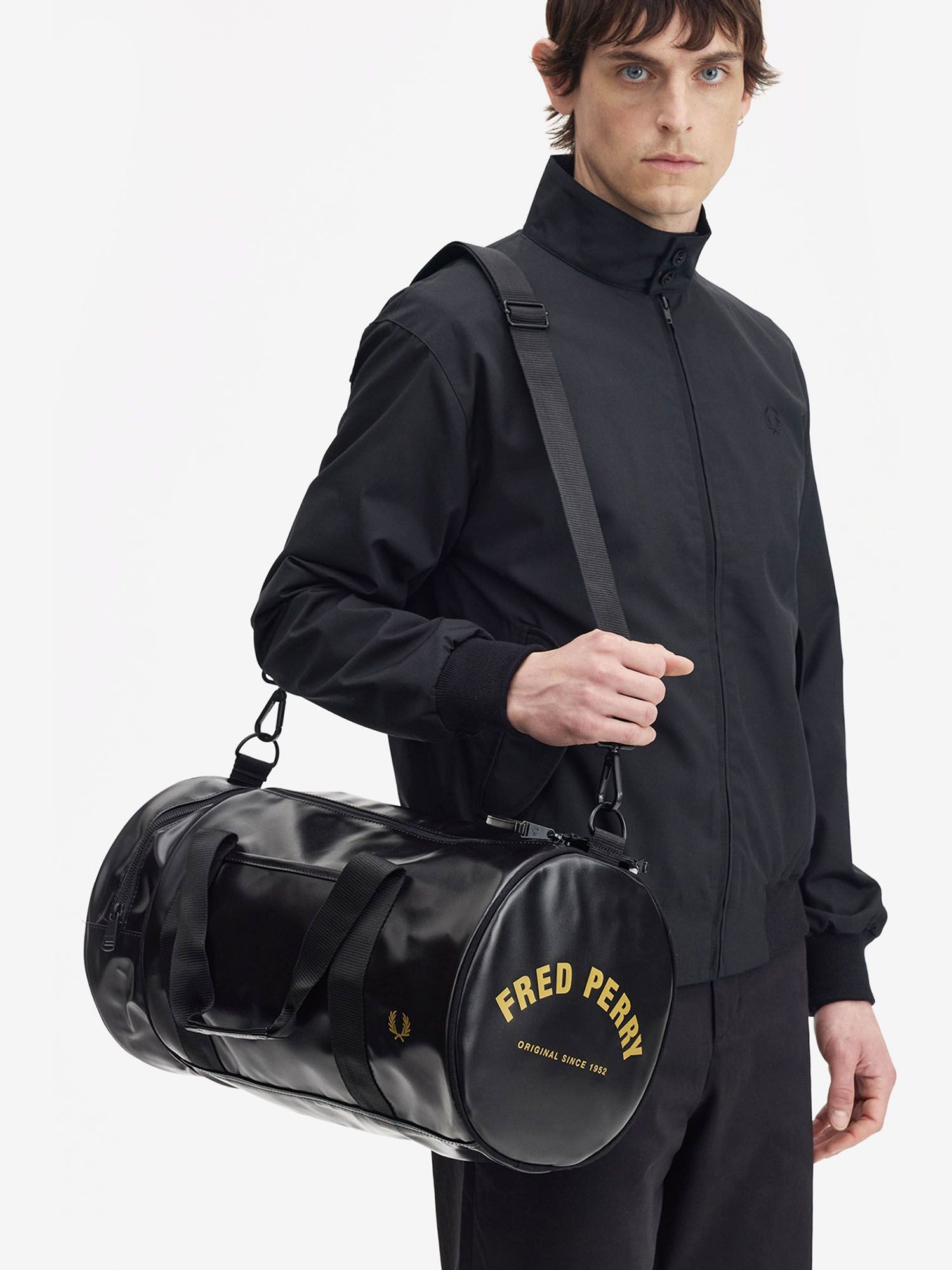FRED PERRY — Сумка Tonal Barrel Bag Black/Gold