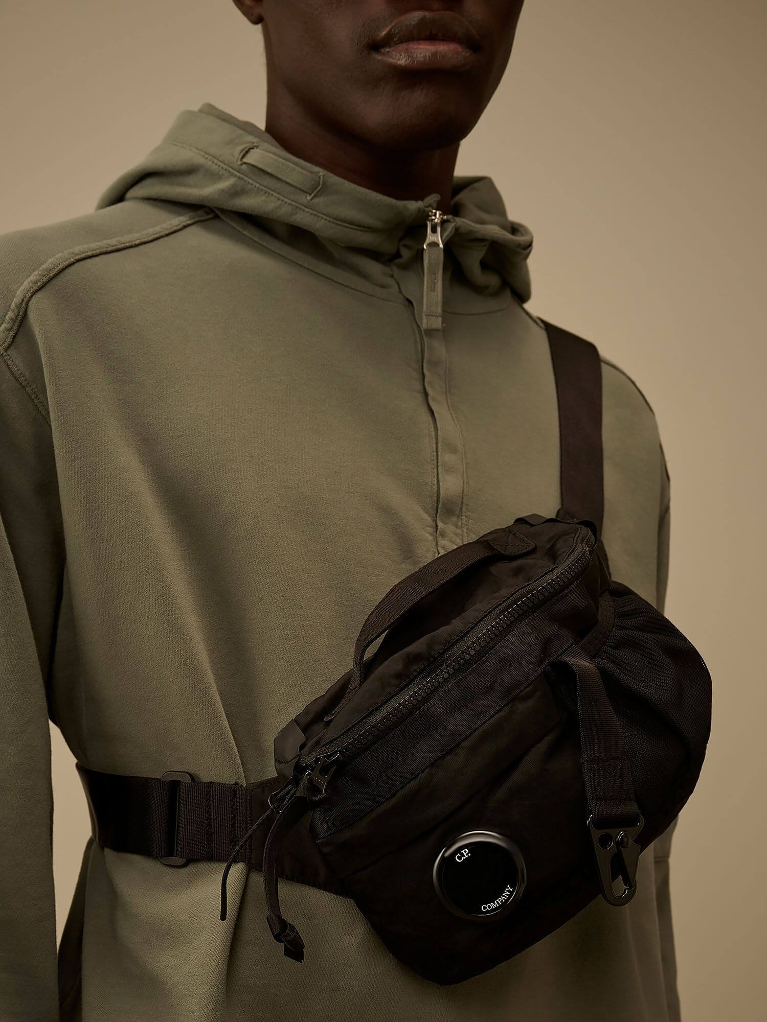 C.P. COMPANY — Сумка Nylon B Lens Waistbag Black