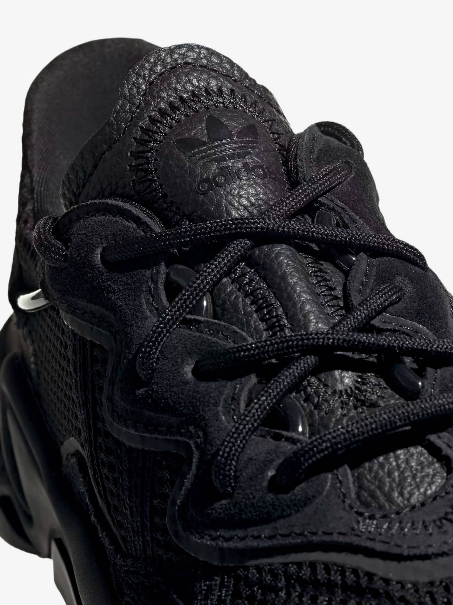 ADIDAS ORIGINALS — Ozweego Core Black/ Grey Five