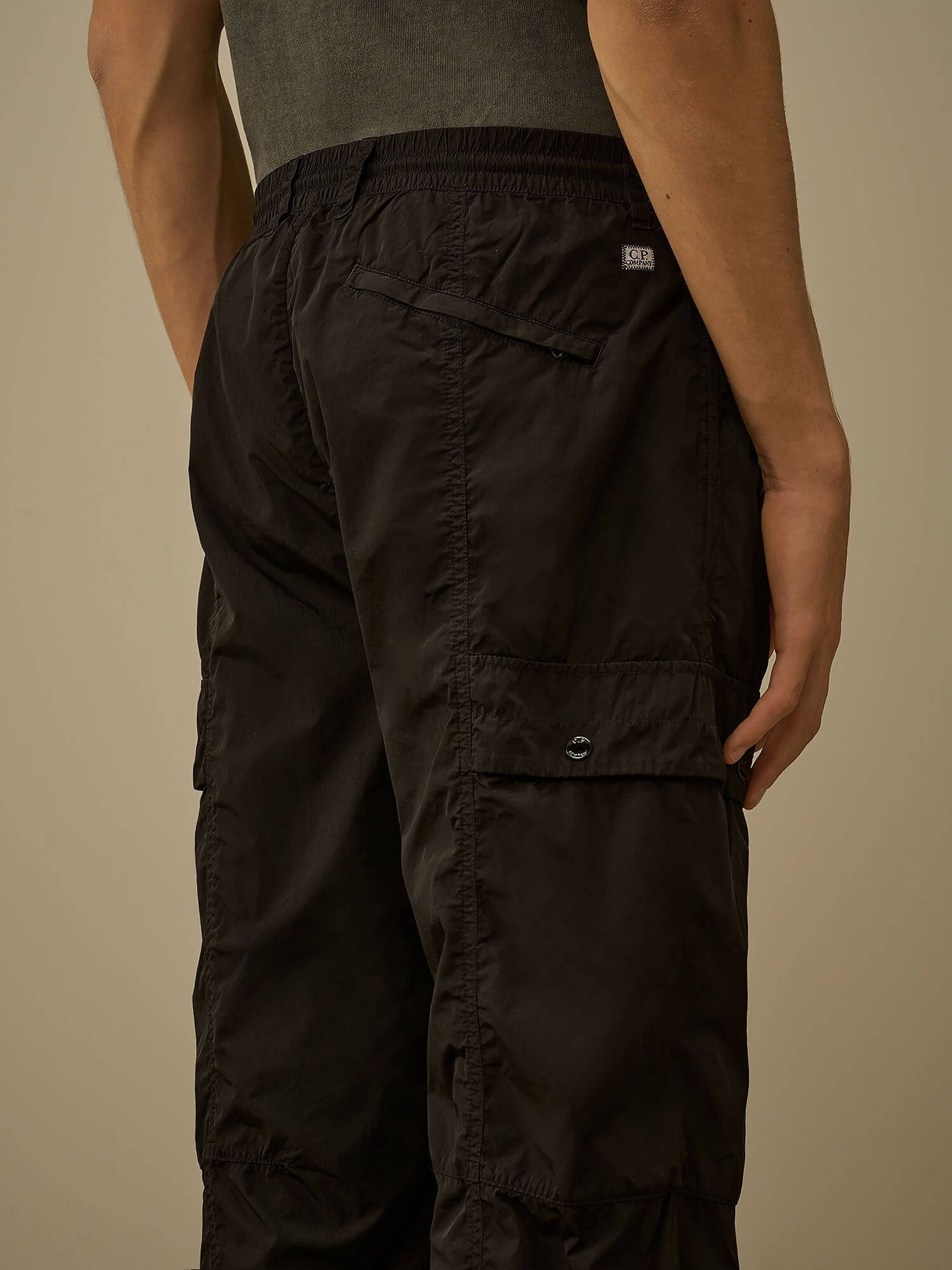 C.P. COMPANY — Штаны Chrome-R Regular Cargo Lens Pants Black