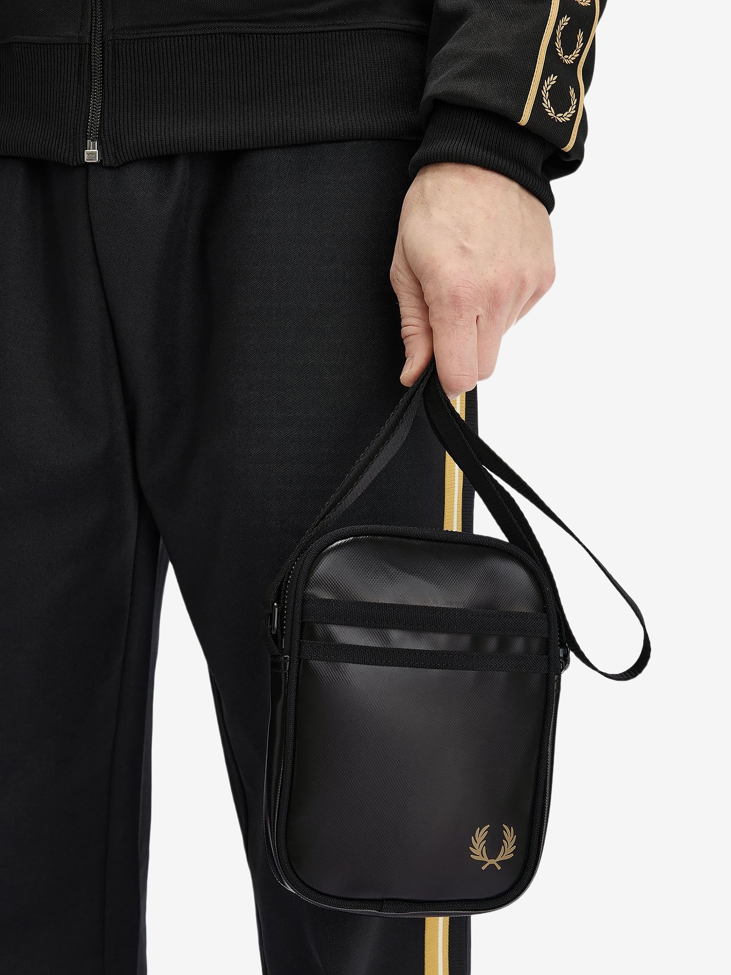FRED PERRY — Сумка Tonal Classic Small Side Bag Black/Gold